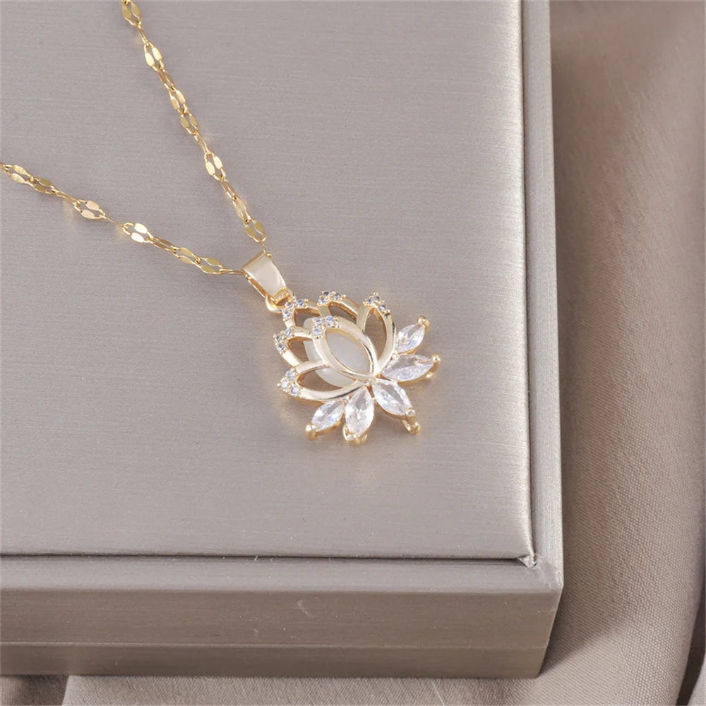 Collier Lotus Élégance