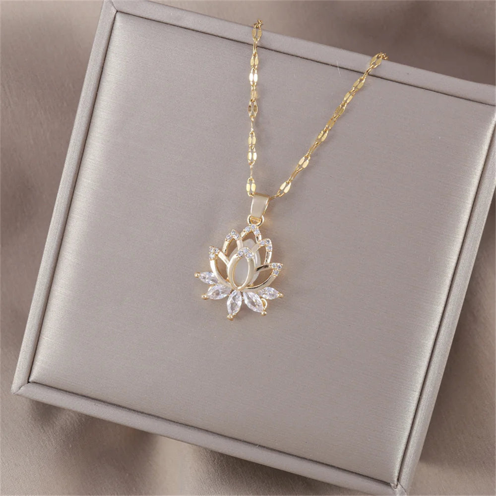 Collier Lotus Élégance