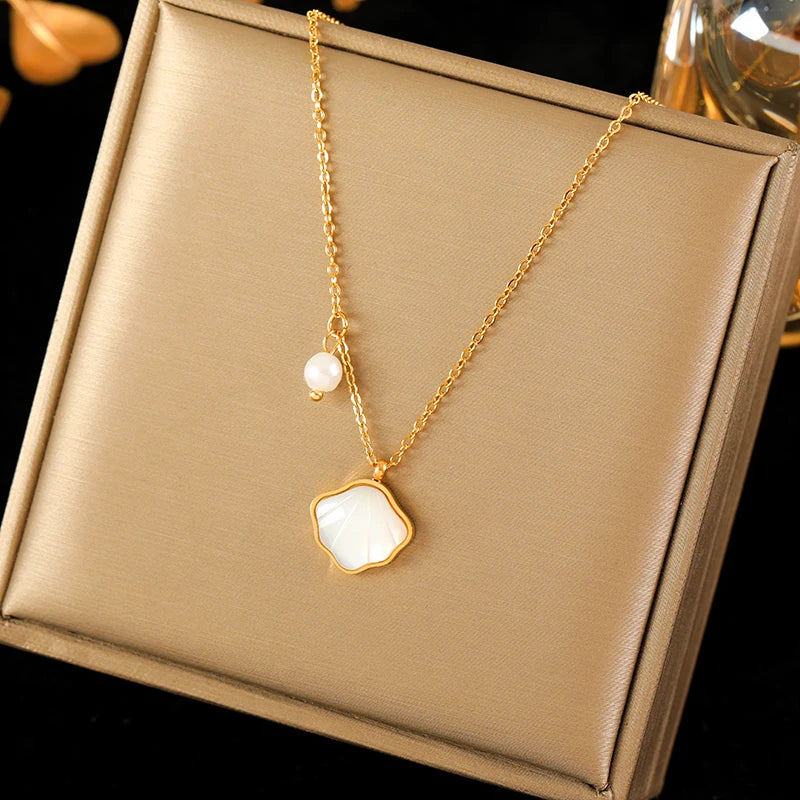 collier dauphin jaune doré