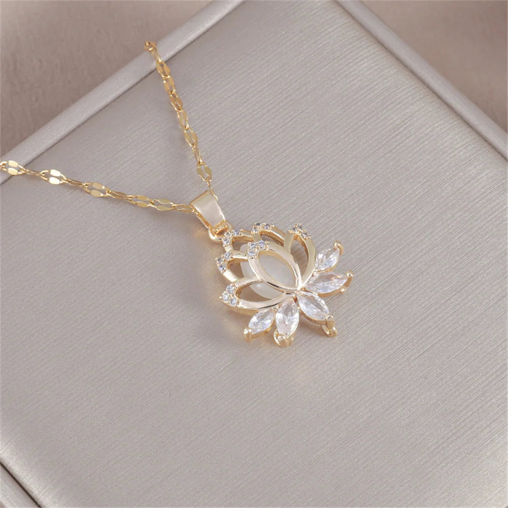 Collier Lotus Élégance