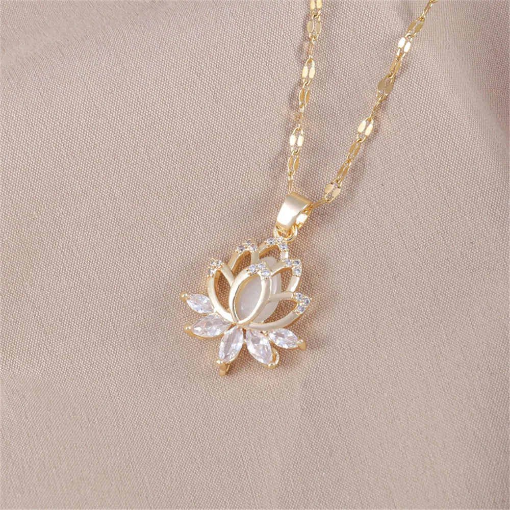 Collier Lotus Élégance